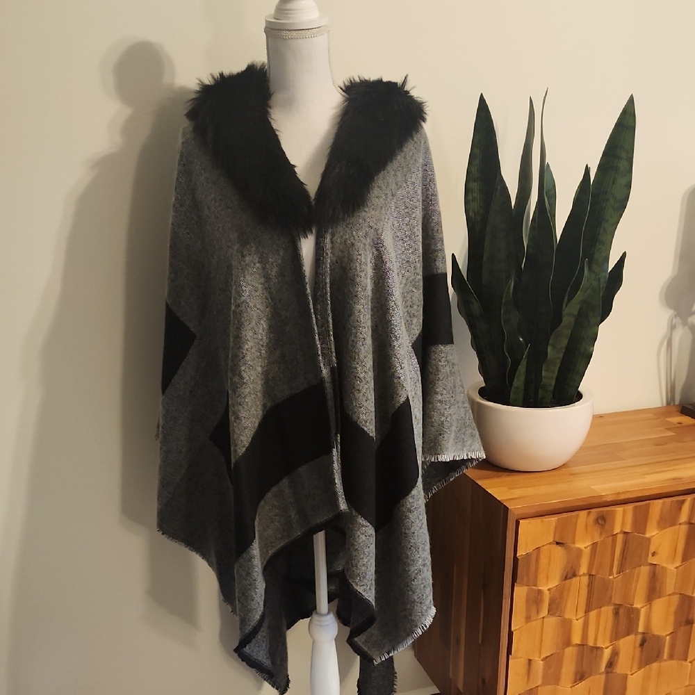 NWOT; Poncho with Faux Fur Collar
